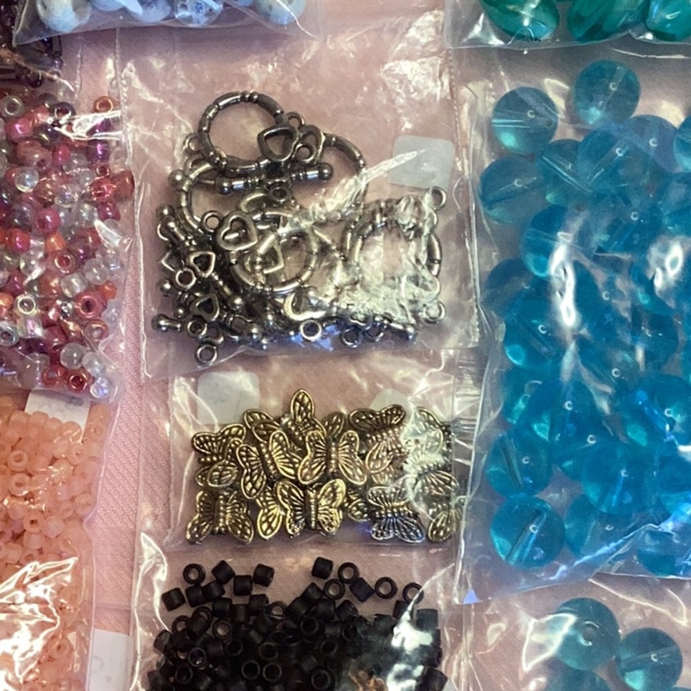Lot #34 Jewelry Making Seed Beads and Larger Beads by the Hund… - Picture 6 of 9